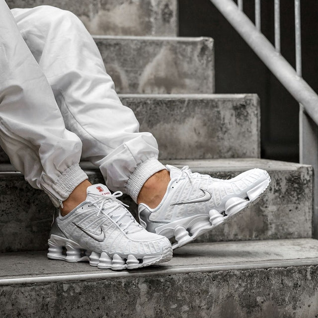TÊNIS NIKE SHOX TL BRANCO - 12 MOLAS