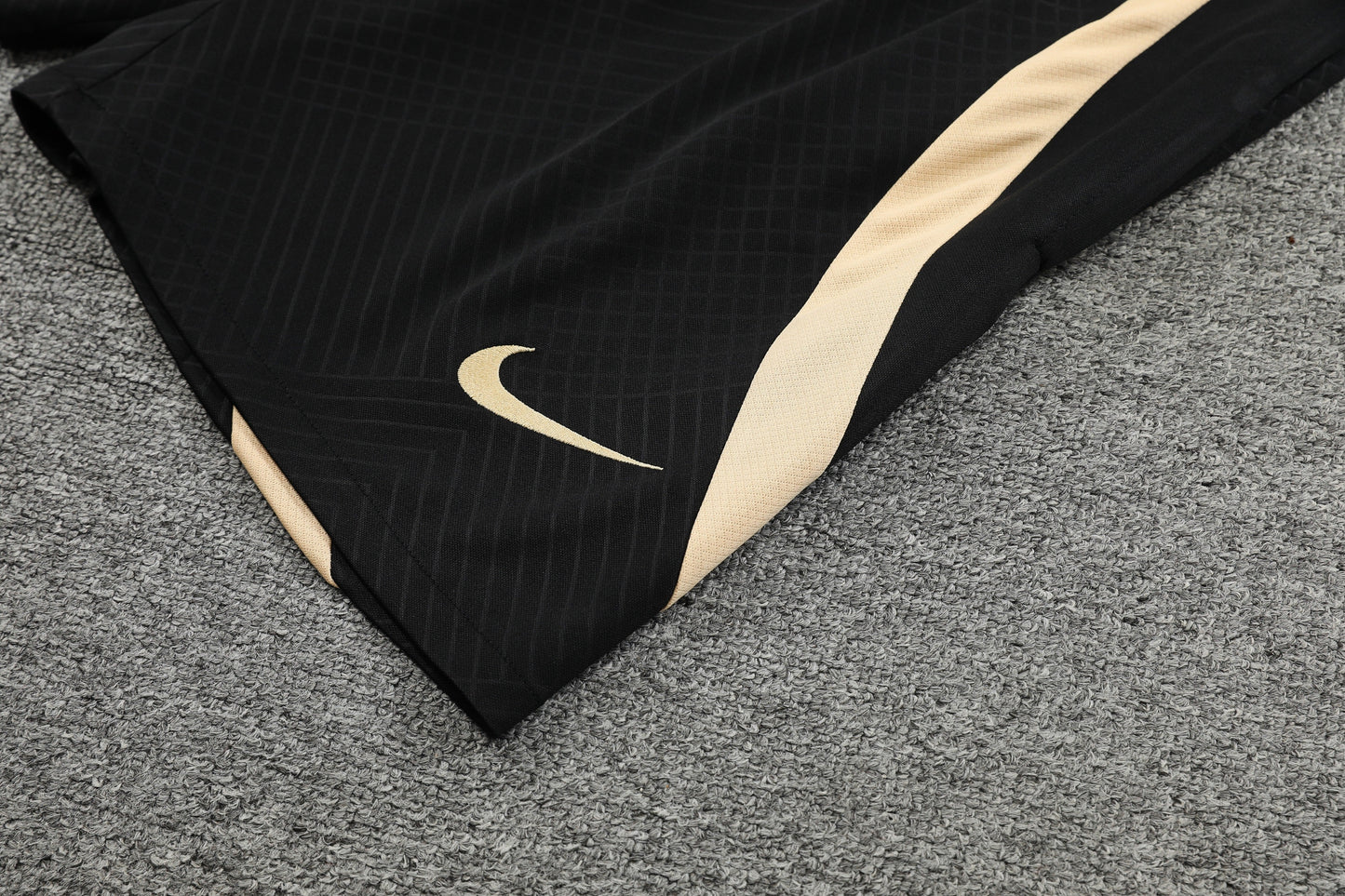 Kit de Treino Regata Chelsea 23/24 - Branco e Dourado
