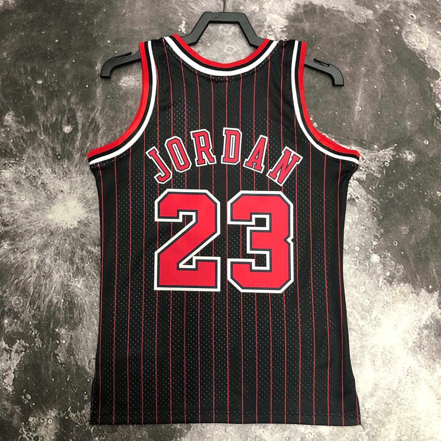 Regata Swingman Chicago Bulls Mitchell & Ness Hardwood Classics 1995/96 Preta/Vermelha