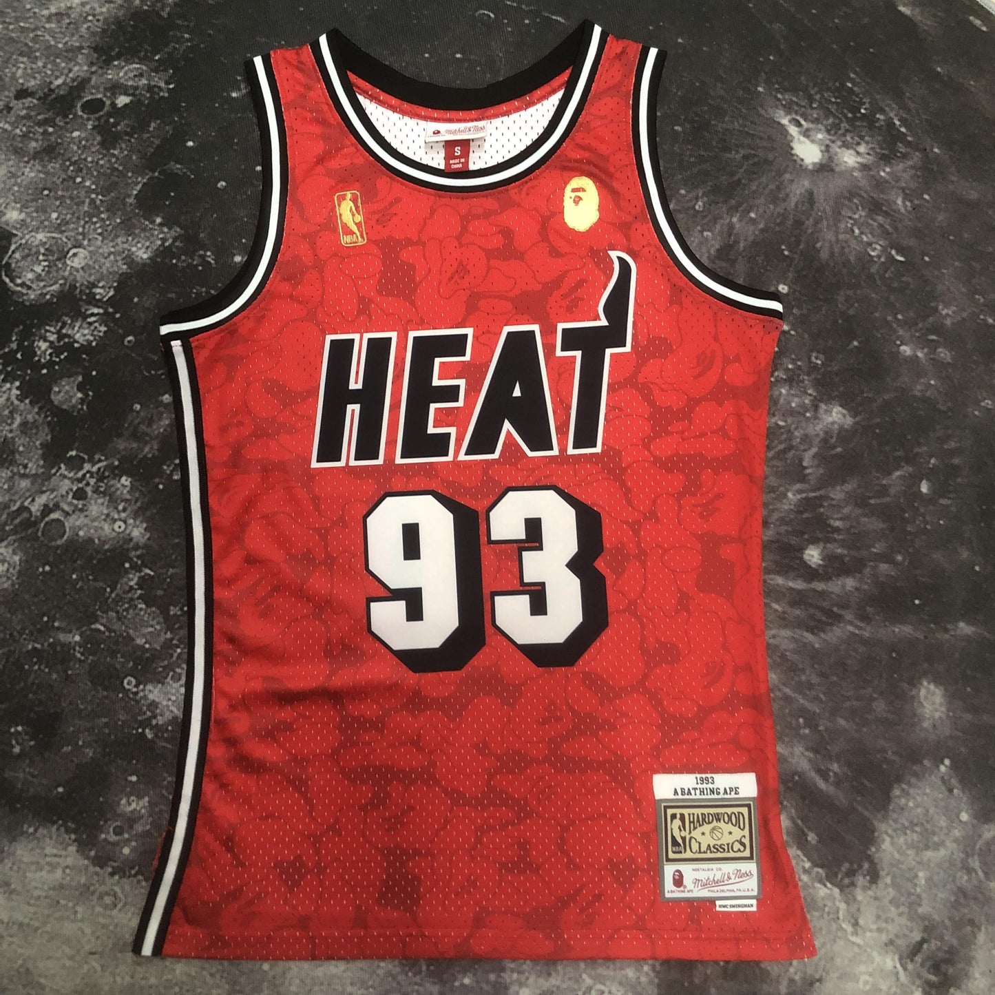 Regata Swingman BAPE X Miami Heat Mitchell & Ness Hardwood Classics 1993