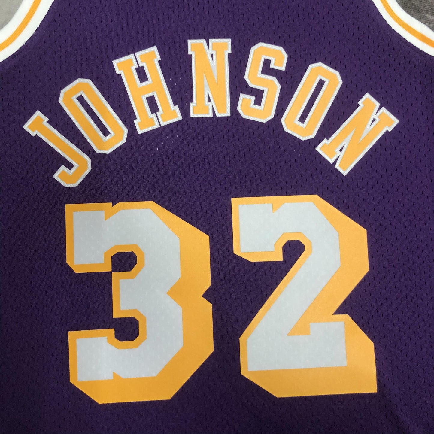 Regata Swingman Los Angeles Lakers Mitchell & Ness Roxa Hardwood Classics 1984/85