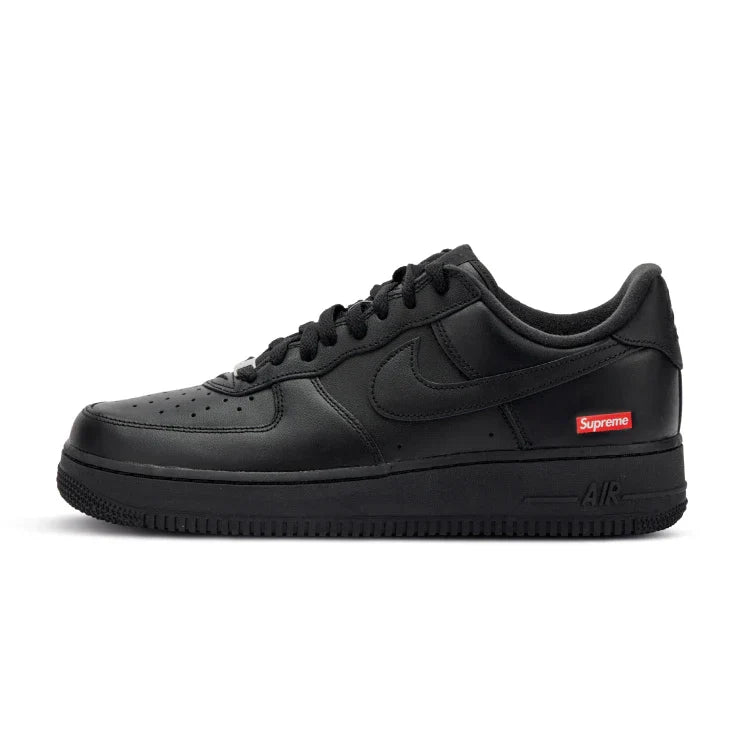 TÊNIS NIKE AIR FORCE 1 TRIPLE BLACK x SUPREME