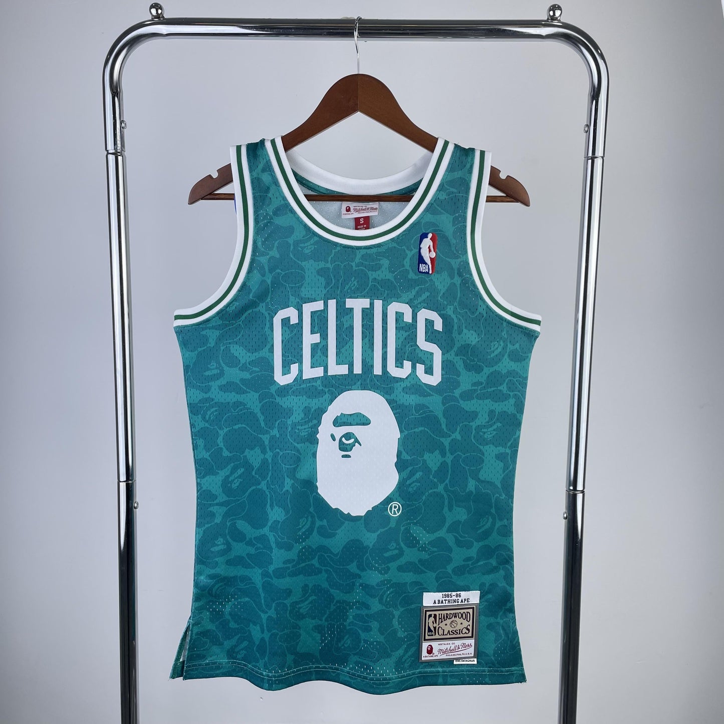 Regata Swingman BAPE X Boston Celtics Mitchell & Ness Hardwood Classics 1985/86